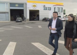 A deputada Cristina Capelán recolle as demandas do sector do mar en Boiro