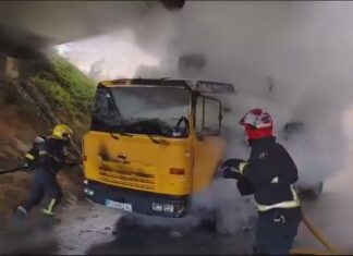 Un incendio calcina a cabina dun camión en plena autovía do Barbanza
