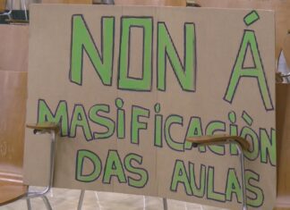 As familias do colexio de Carril seguirán ‘na loita’ se se desdobra a aula e non se contrata persoal