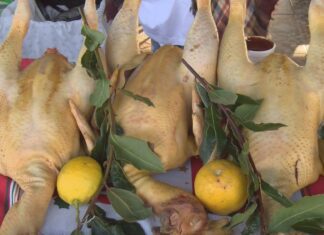 Meis cumpre coa súa tradición repartindo máis de 150 galos de curral
