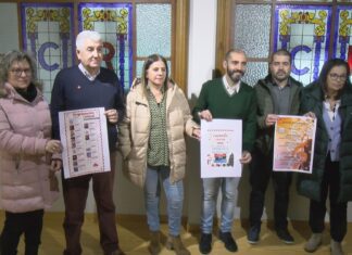 Noia estrea decoración nun Nadal moi solidario