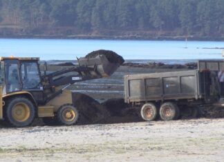 Rianxo acondiciona as súas praias para facilitar a limpeza ante a posible chegada de pellets
