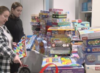 Cáritas Arousa recibe centos de xoguetes grazas a unha campaña solidaria da Policía Nacional