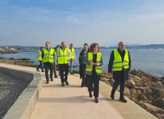 María Rivas supervisa as obras de rexeneración ambiental da Ribeiriña