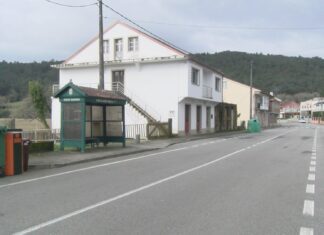 Outes reitéralle á Xunta que mellore o servizo de transporte na localidade