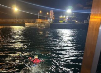Falece un veciño de Noalla ao caer o coche que conducía ao mar no porto de Portonovo