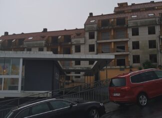 Preocupación en Ribeira pola presenza de ‘okupas’ nun edificio abandonado a carón da escola infantil