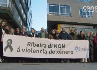 Ribeira lembra á moza asasinada cunha multitudinaria e emotiva concentración