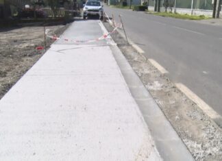 Avanza a mellora da seguridade na estrada de Cespón coas beirarrúas entre Quinteiro e Ferreiros