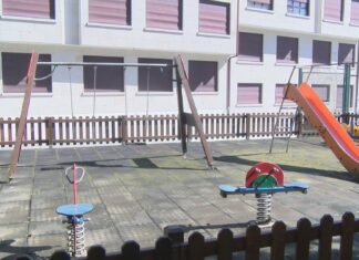 Ribeira executa un plan de mellora e mantemento dos parques infantís