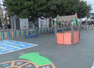 O concello de Ribeira reforza o servizo de limpeza nos parques infantís