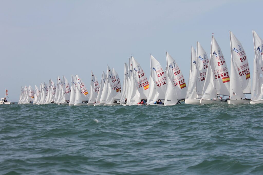 Clase 420 de vela lixeira