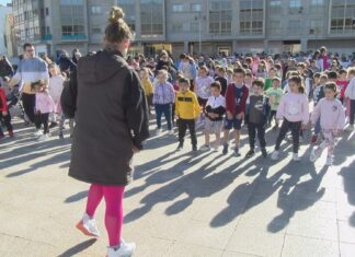 Escolares de Ribeira saen á rúa para reivindicar a importancia da Educación Física