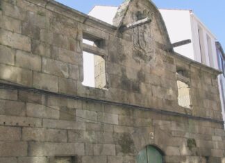 A Pobra conmemora o Día dos Monumentos cunha visita guiada polas ‘casas institucionais’