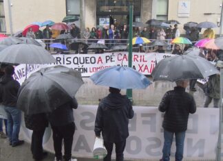 Mariscadores de toda Galicia denuncian en Ribeira a crítica situación das rías