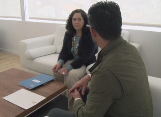 A delegada da Xunta e o alcalde de Porto do Son analizan os investimentos autonómicos no municipio
