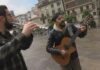 O artista pontevedrés Adrián Torres presenta o seu disco debut “‘Elarte’ en la calle”