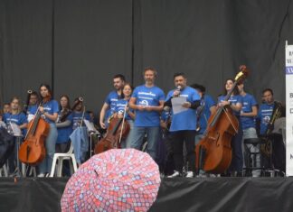 Multitudinaria celebración dos 25 anos da banda de música e a radio municipal de Valga