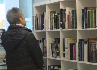 Hojas de Lorien, o refuxio literario en Vilagarcía para os amantes dos libros de segunda man