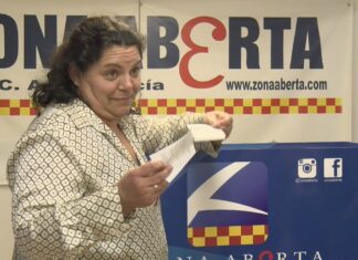 Zona Aberta entrega os seus agasallos polo Día da Nai homenaxeando á mamá máis nova e máis veterana