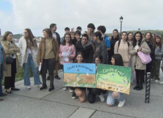 Alumnos do IES Nº1 de Ribeira promoven a conciencia medioambiental a través do Proxecto Ríos