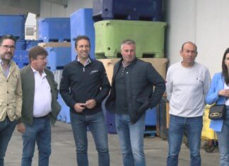 O Conselleiro do Mar destaca a importancia do porto de Ribeira na descarga de sardiña
