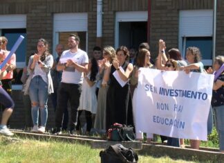 Protestas no IES de Poio para reclamar á Xunta financiamento para o ciclo de Guía no Medio Natural