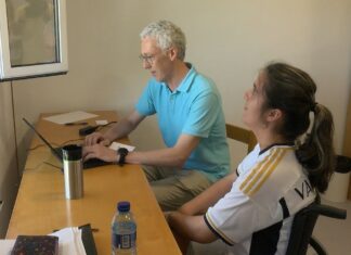Unha quincena de alumnos con necesidades especiais examínanse da ABAU no centro da ONCE en Pontevedra