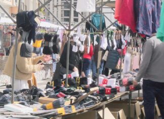 Ribeira traballa na mellora e organización do mercado ambulante dos sábados