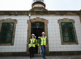 Rueda visita as obras de revalorización do faro de Sálvora
