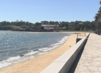 A praia dos Areos na Pobra xa é apta ó baño
