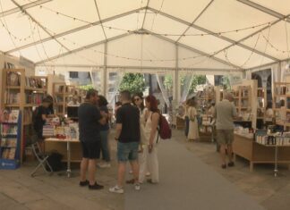 Trece librarías e máis dun cento de autores: comeza en Pontevedra a Festa dos Libros