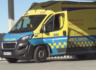 Trasladan ó hospital a unha muller que caeu do seu piso cando limpaba os cristais