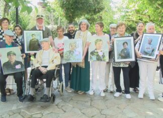 Os xardíns Valle-Inclán acollen un adianto dos ‘Retratos na Memoria’ cos usuarios do centro de día da Pobra