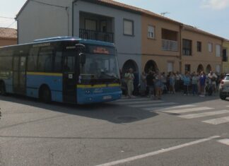 Os veciños de Vilaxoán mobilízanse contra a supresión da parada de autobús do Freixo