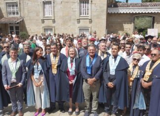 A Orde da Ameixa de Carril celebra un capítulo exitoso estreándose no Pazo da Golpelleira