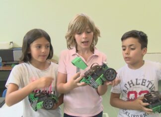 A Escola de Verán de Ribadumia estrea o obradoiro de robótica da Mancomunidade do Salnés