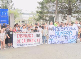 A ANPA do colexio de Lousame maniféstase en contra dos recortes de profesorado