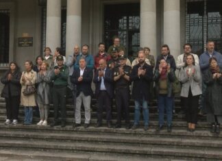 Minuto de silencio na Subdelegación para condenar o asasinato machista de Fadoua Akkar