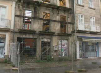 A veciñanza vixiará que a intervención no edificio en ruínas da rúa Serra garanta a seguridade