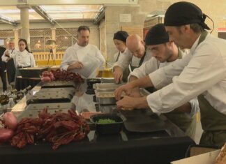 O alumnado da Escola de Hostalería de Leioa enche de gastronomía vasca o gastroespazo pontevedrés