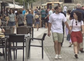 Zona Centro de Cambados pide máis zonas para aparcar logo da peonalización da praza de Asorei