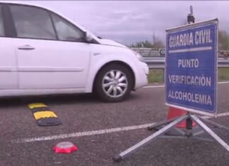 Denuncian a un outense que cuadriplicaba a taxa de alcol e circulaba sen permiso