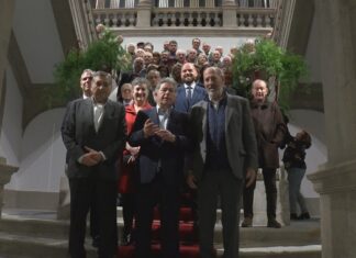 Pontevedra reabre a súa casa consistorial reivindicando os servidores públicos