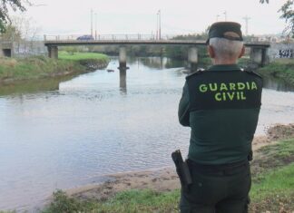 Mergulladores da Garda Civil buscan no Umia un veciño de Meis de 48 anos