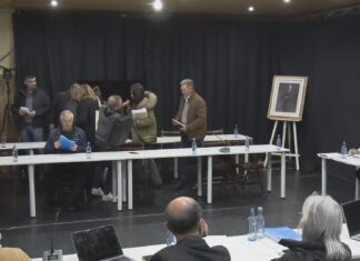 Os edís do PP abandonan o pleno de Ribeira denunciando as fallas de respecto do executivo
