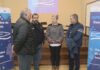 Escolares de Ribeira afondan no mundo da pesca da man da cooperativa de armadores Santa Uxía