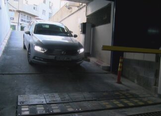 O parquing do Centenario estrea o novo equipamento de control de acceso