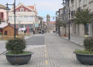Os comerciantes da zona da praza de Asorei de Cambados, en pé de guerra contra a peonalización