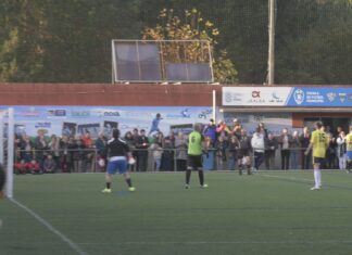 Os gardas civís gañan ós curas no partido benéfico en favor de Cáritas